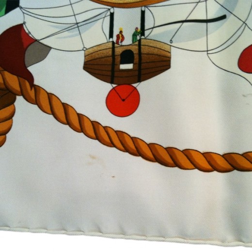 Foulard En Soie HERMÈS Les Folies Du Ciel II – Vintage, Gris/noir/beige – Occasion – Rare