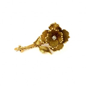 Broche rose en or jaune et diamants