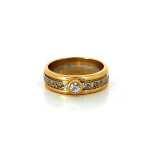 Bague en or jaune 18k avec diamant