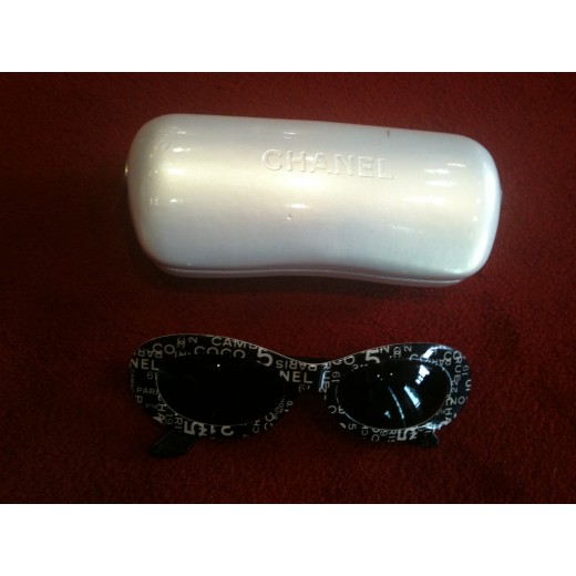 Lunette de soleil " Chanel "