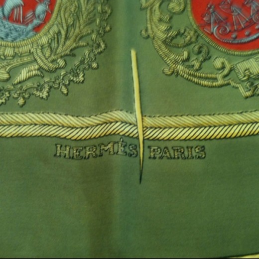 Carré Hermès Les Armes de Paris en soie