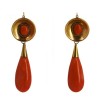 Boucles d'oreilles pendantes en or et corail
