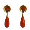 Boucles d'oreilles pendantes en or et corail