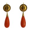 Boucles d'oreilles pendantes en or et corail