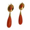 Boucles d'oreilles pendantes en or et corail