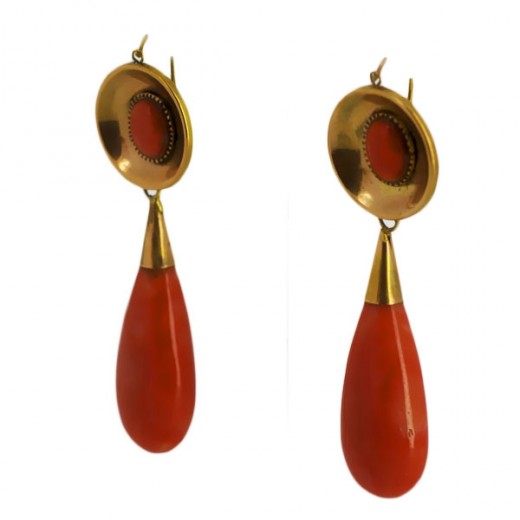 Boucles d'oreilles pendantes en or et corail