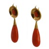 Boucles d'oreilles pendantes en or et corail