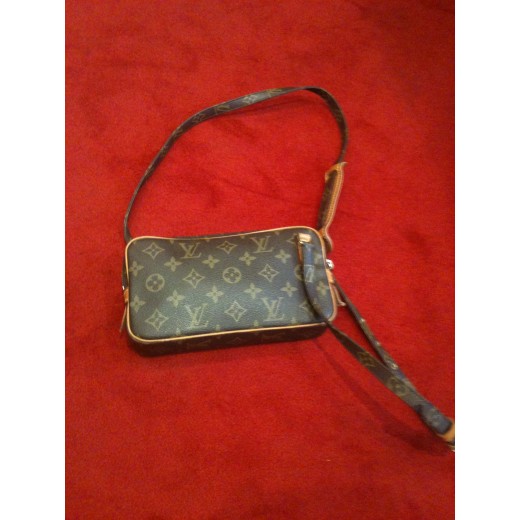 Pochette Louis Vuitton " Marly Bandoulière "
