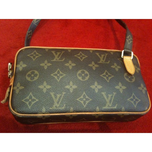 Pochette Louis Vuitton " Marly Bandoulière "