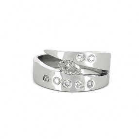 Bague moderne en or blanc...