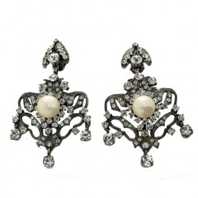 Boucles d'oreilles Chanel...