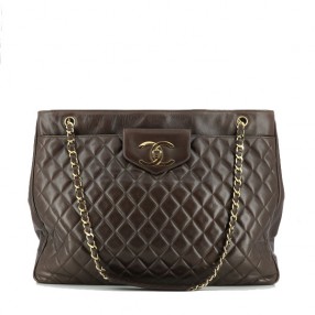 Sac Chanel grand format en...