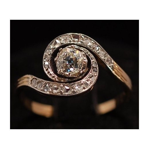 Bague tourbillon diamants