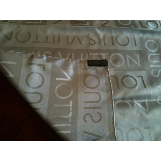 Carré Louis Vuitton " Logo "