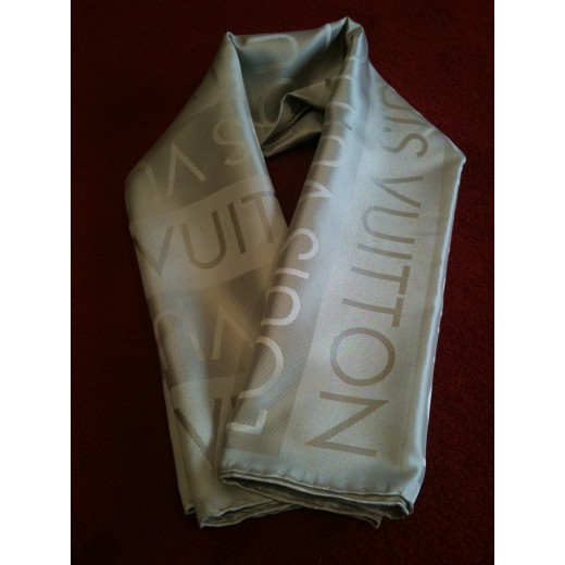 Carré Louis Vuitton " Logo "