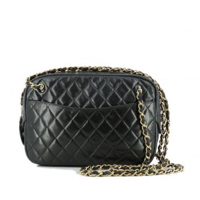 Sac Chanel en cuir noir...