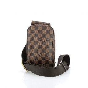 Pochette Louis Vuitton...