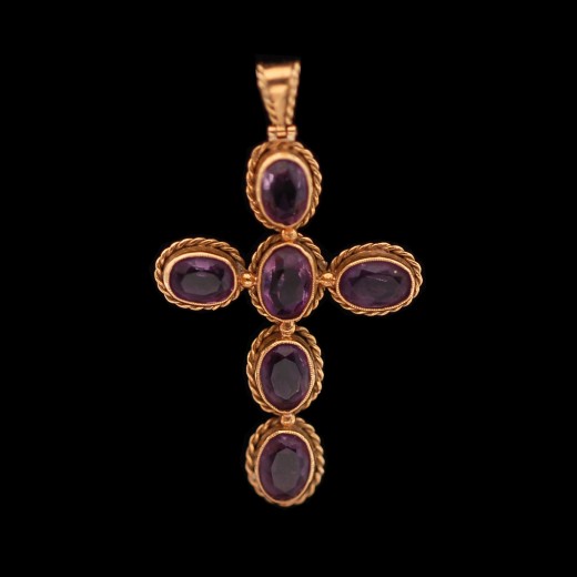 Pendentif croix en or et améthyste