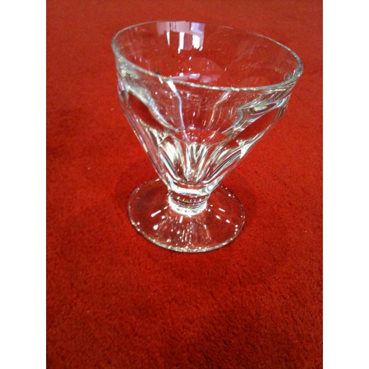 Service de douze verres à pied " Baccarat " 