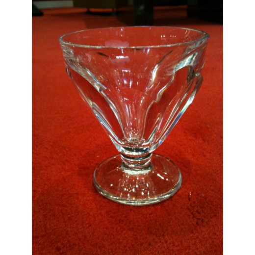 Service de douze verres à pied " Baccarat " 