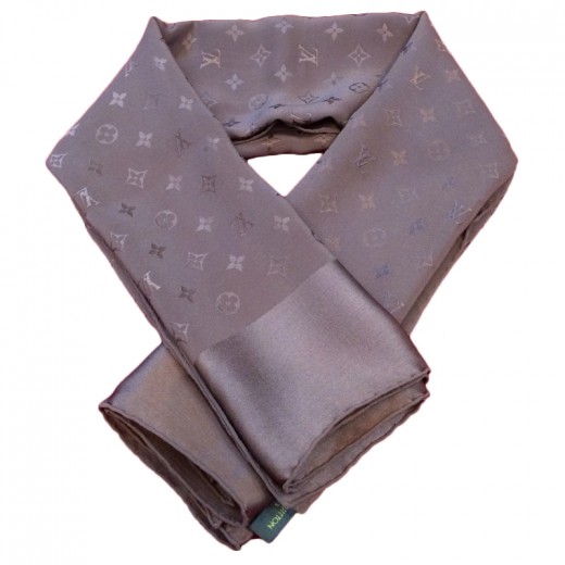 Carré Louis Vuitton en soie 70x70cm