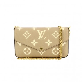 Pochette Louis Vuitton...