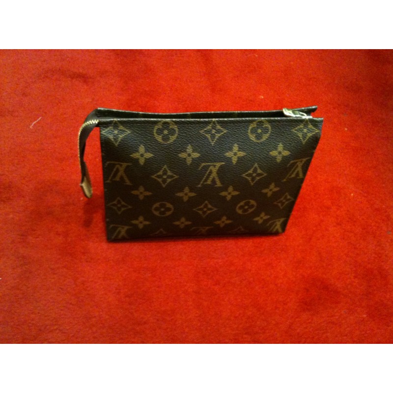 Pochette Louis Vuitton Poche Toilette 19 monogram