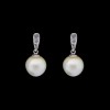 Boucles d'oreilles pendantes or blanc, perles de culture et diamants