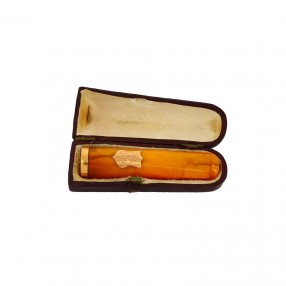 Fume Cigare Ancien en Ambre...