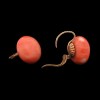 Boucles d'oreilles anciennes or jaune et boutons de corail