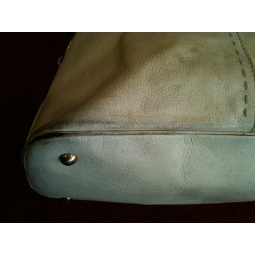 Sac Yves Saint Laurent porté main ou épaule.