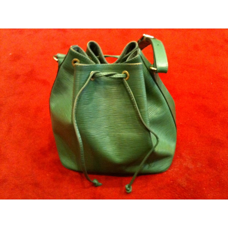 Sac Louis Vuitton Noé en cuir épi vert