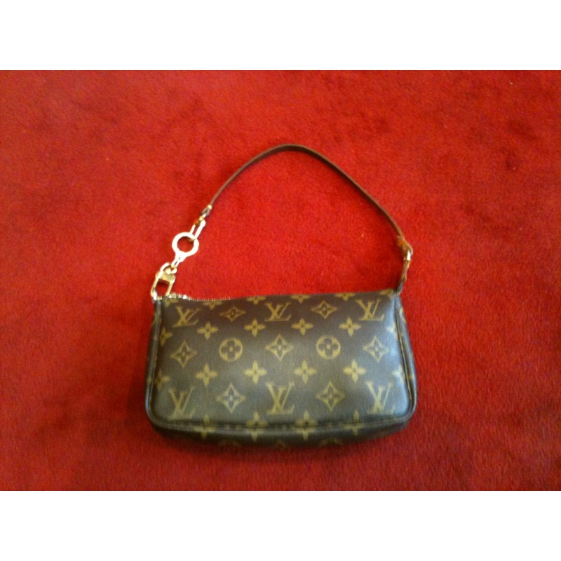 Pochette Accessoire Louis Vuitton avec son porte clés