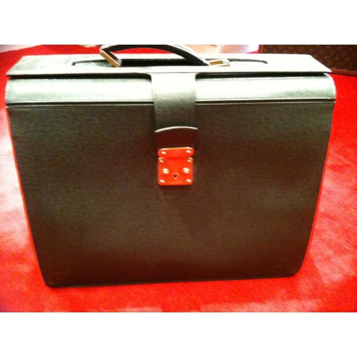 Attache case VUITTON vert