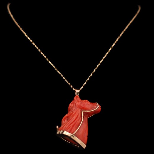 Pendentif ancien " Cheval " Corail & Or