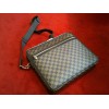 Porte ordinateur Louis Vuitton Savana en toile damier ébène