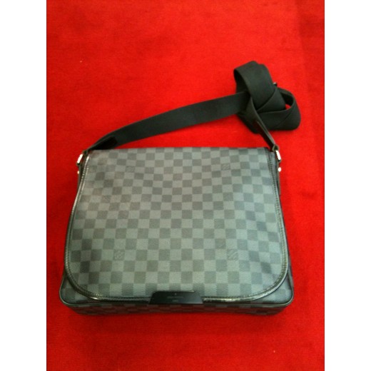 Besace Louis Vuitton damier graphite MM