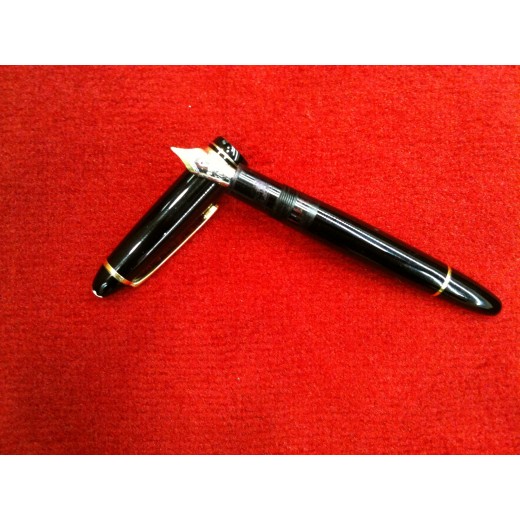 Coffret Montblanc Meisterstück: stylo plume et encrier